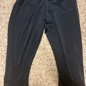 Nike cropped Yoga pant